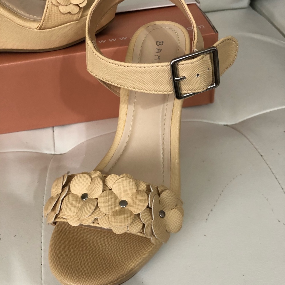Daisy Platform Wedges - Picture 2 of 4